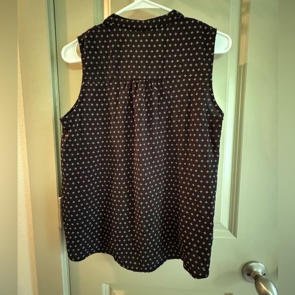 E&M Black & White Tank with tiny flowers and lace inlay - Picture 3 of 3